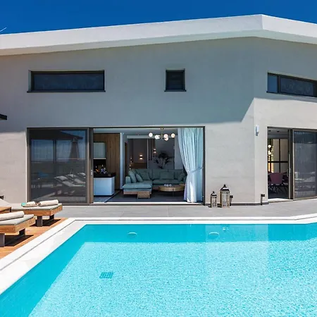 Treetop I, Private Pool, Bbq & Playground, By Thinkvilla Villa