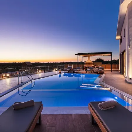 Treetop I, Private Pool, Bbq & Playground, By Thinkvilla *
